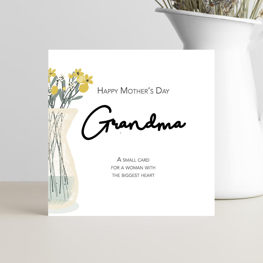 Mother’s Day greeting card for granny with the message “Grandma, biggest heart” in a warm, loving design